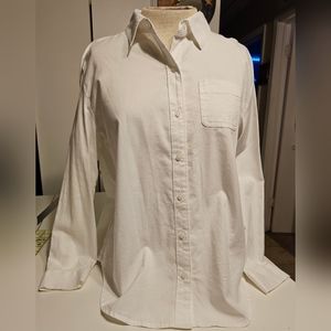 NWT Long sleeve collared shirt w/rounded hem